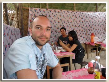 Arnaud en gargotte